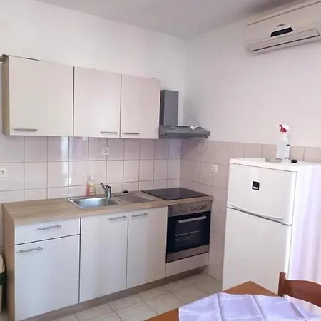 Joso 3* Примоштен