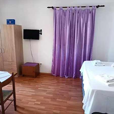 Joso 3* Примоштен